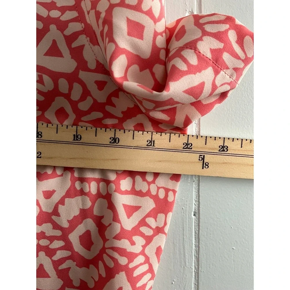 Chubbies Mens Medium Salmon Pink Geometric Tribal Performance Short Sleeve Shirt